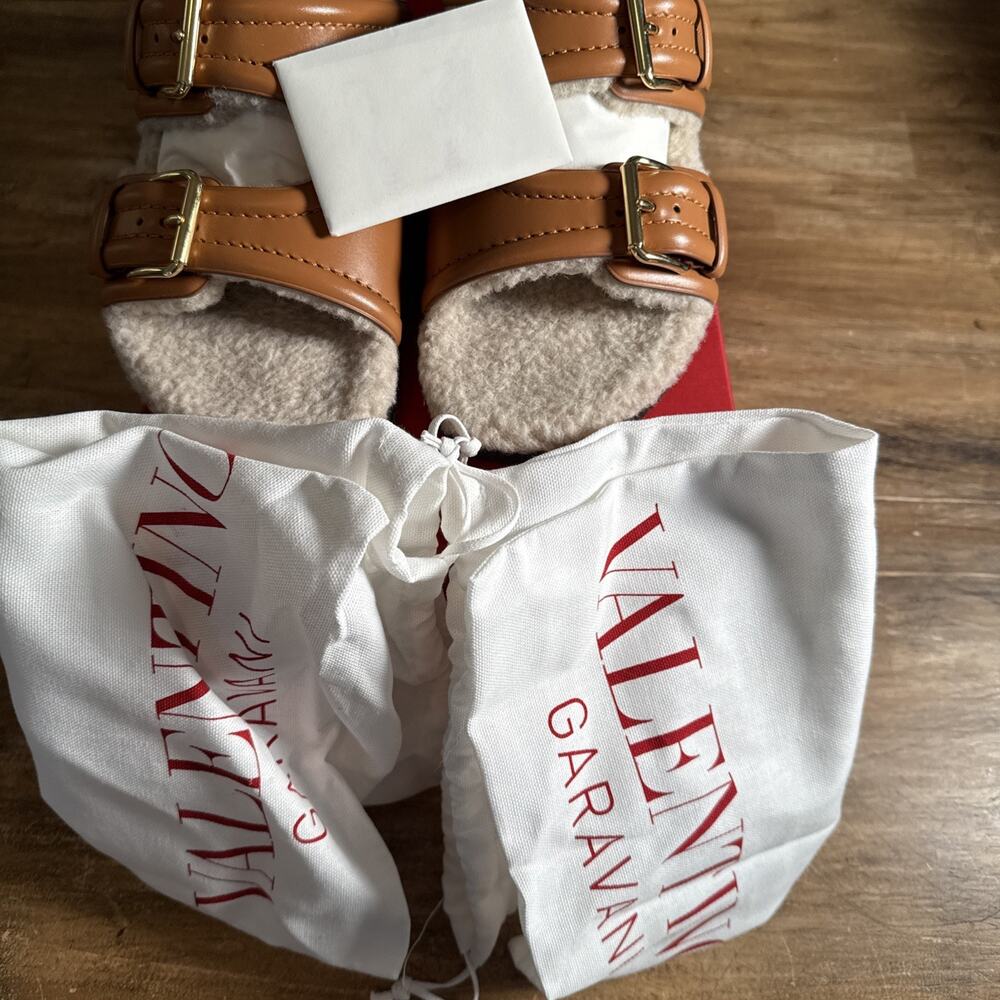 Valentino Garavani Leather Slide Sandals Almond EU37 US6.5 NIB $1100 Luxury - Picture 7 of 13